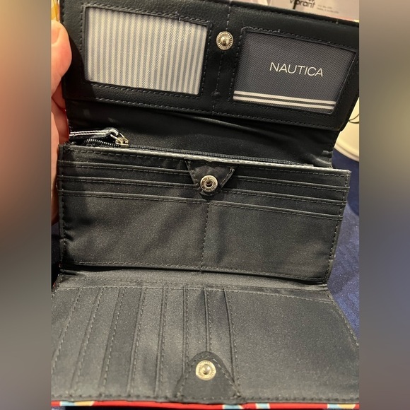 NWT Nautica Women Signature Wallet • Nautica - Picture 2 of 9